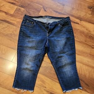 Old Navy Curvy Capris 20